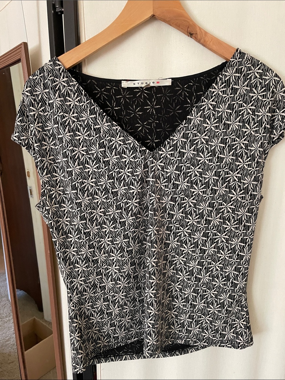 Studio M Black & White Geometric V-Neck Top
